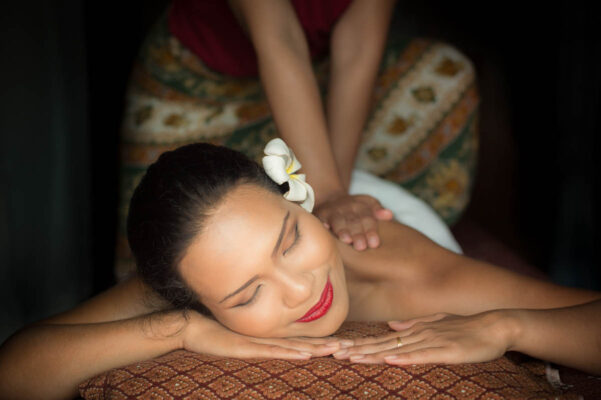 CLASSIC RELAXING MASSAGE – Royal Paradise Massage 120 Mins